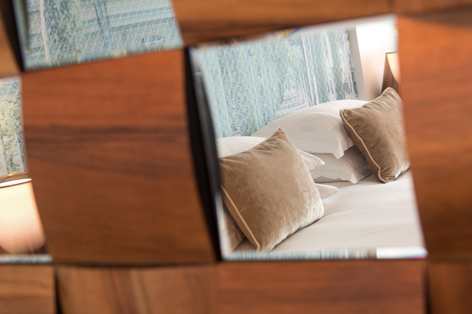 Celestins Spa Thermal & Hotel By Vy Resort Vichy Bagian luar foto A mirror