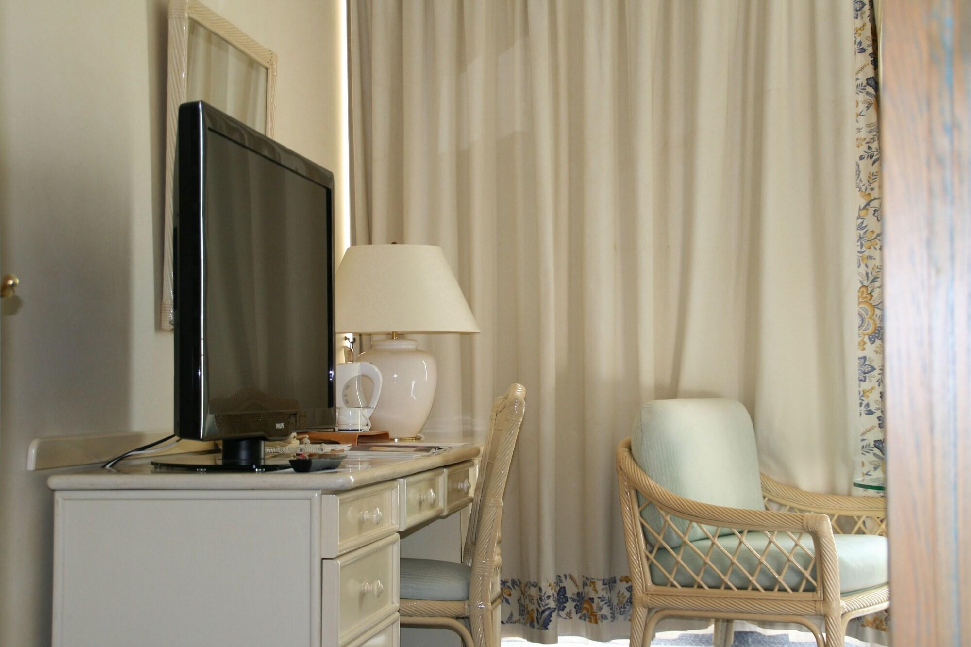Celestins Spa Thermal & Hotel By Vy Resort Vichy Bagian luar foto A television set in a hotel room