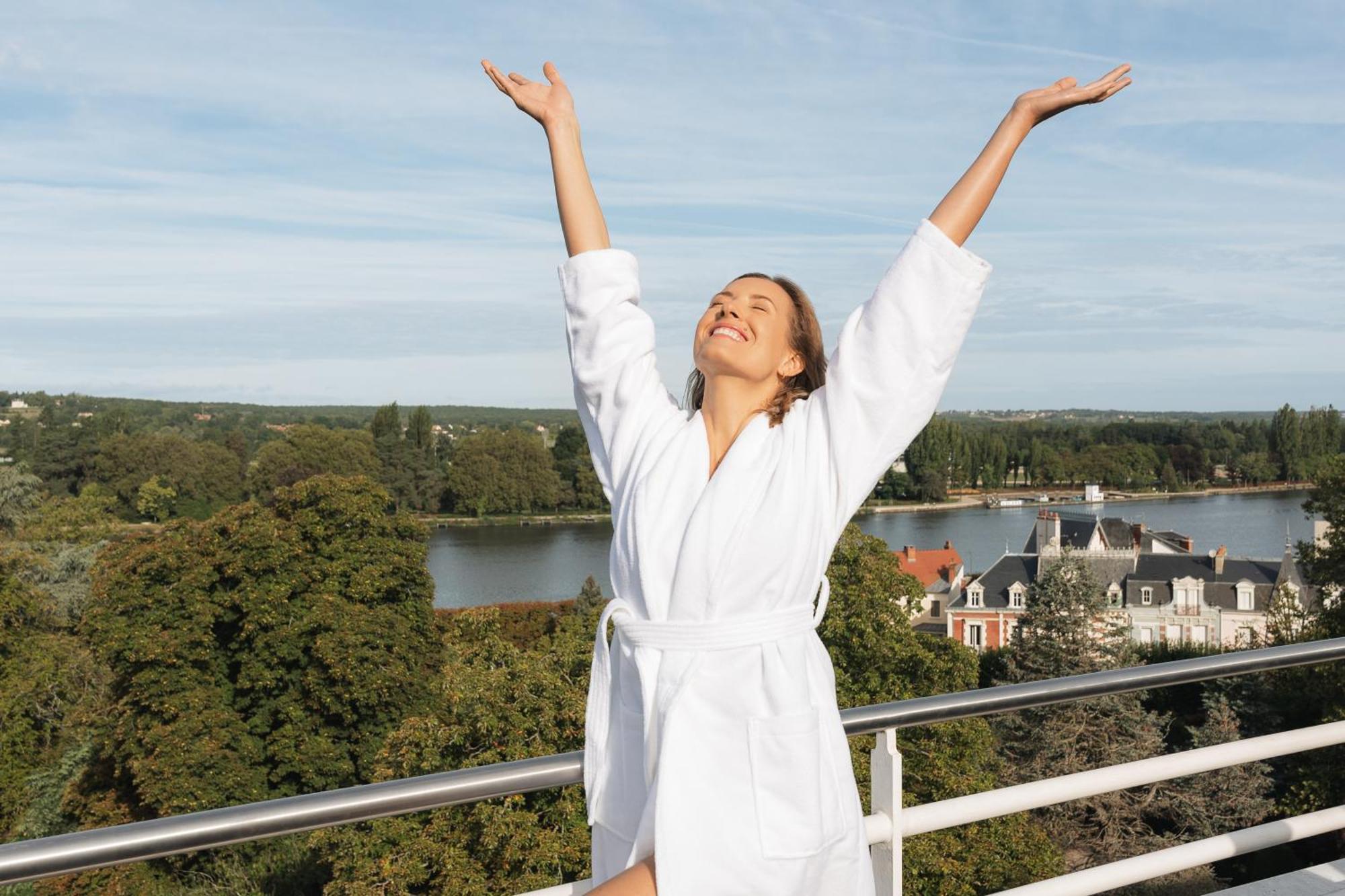 Celestins Spa Thermal & Hotel By Vy Resort Vichy Bagian luar foto A woman wearing a bathrobe