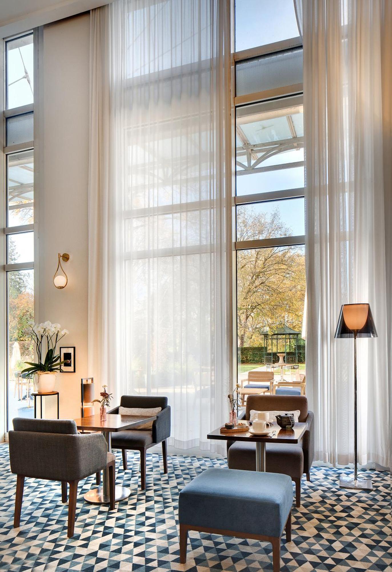 Celestins Spa Thermal & Hotel By Vy Resort Vichy Bagian luar foto A sheer curtain