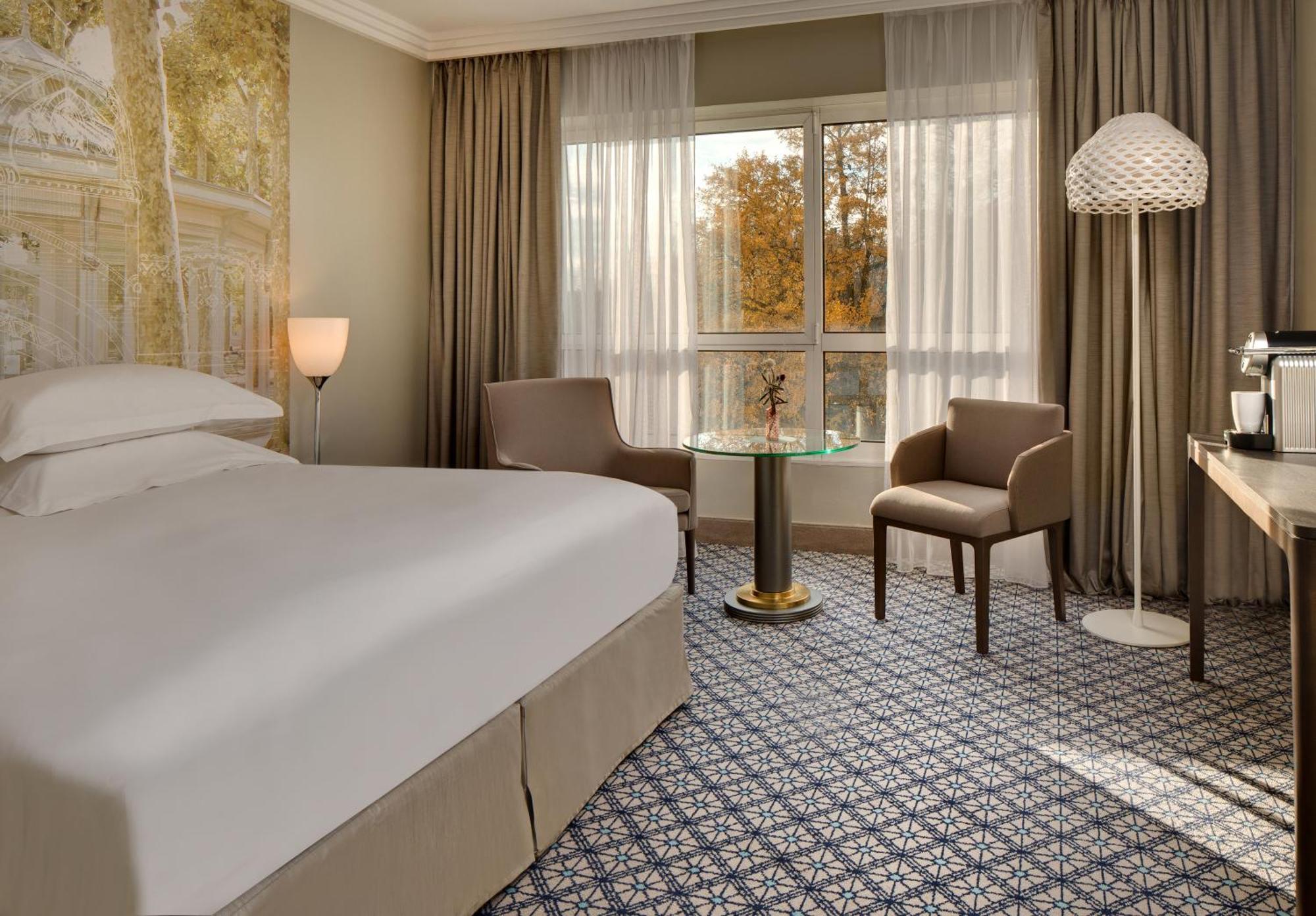 Celestins Spa Thermal & Hotel By Vy Resort Vichy Bagian luar foto A room at the hotel