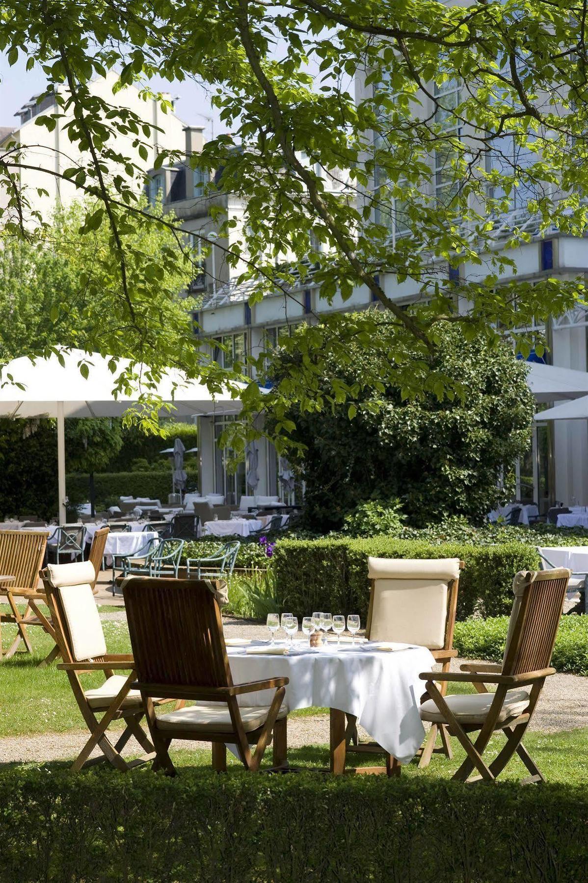 Celestins Spa Thermal & Hotel By Vy Resort Vichy Bagian luar foto The garden of the hotel
